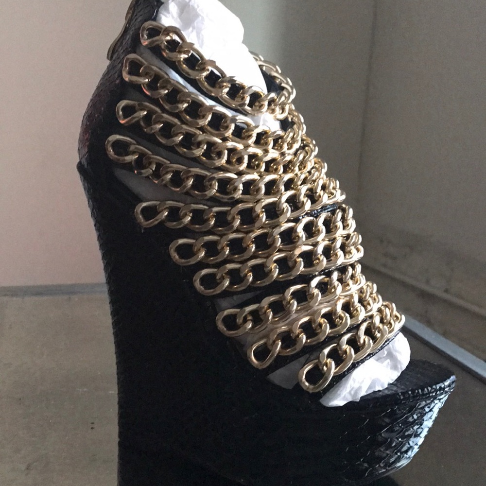 Woman's shoes brand new